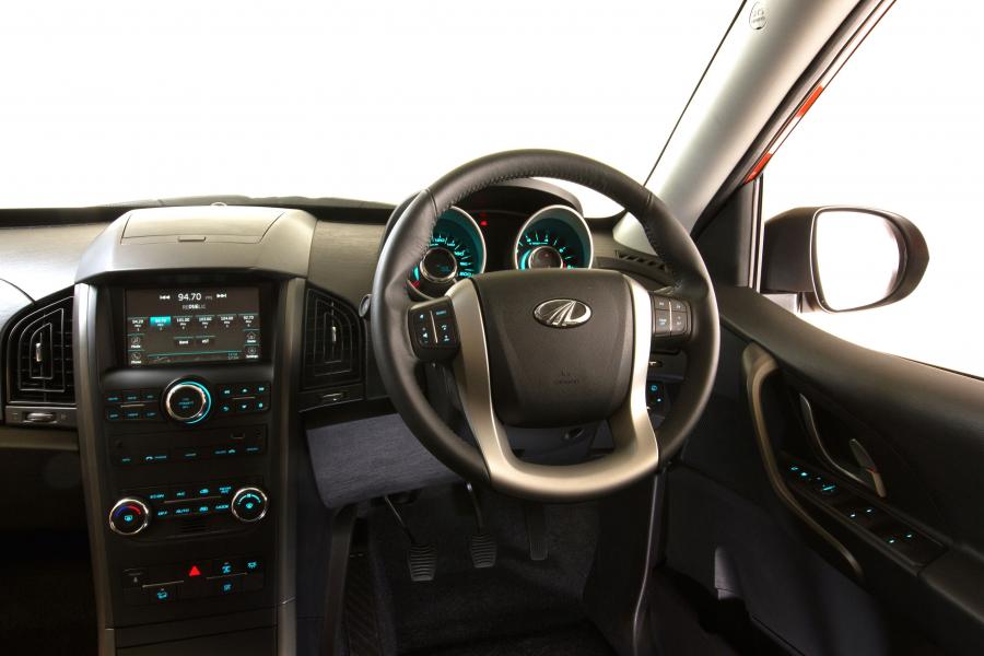 Панель приборов Mahindra XUV500 2015 года  (фото 7 из 30)